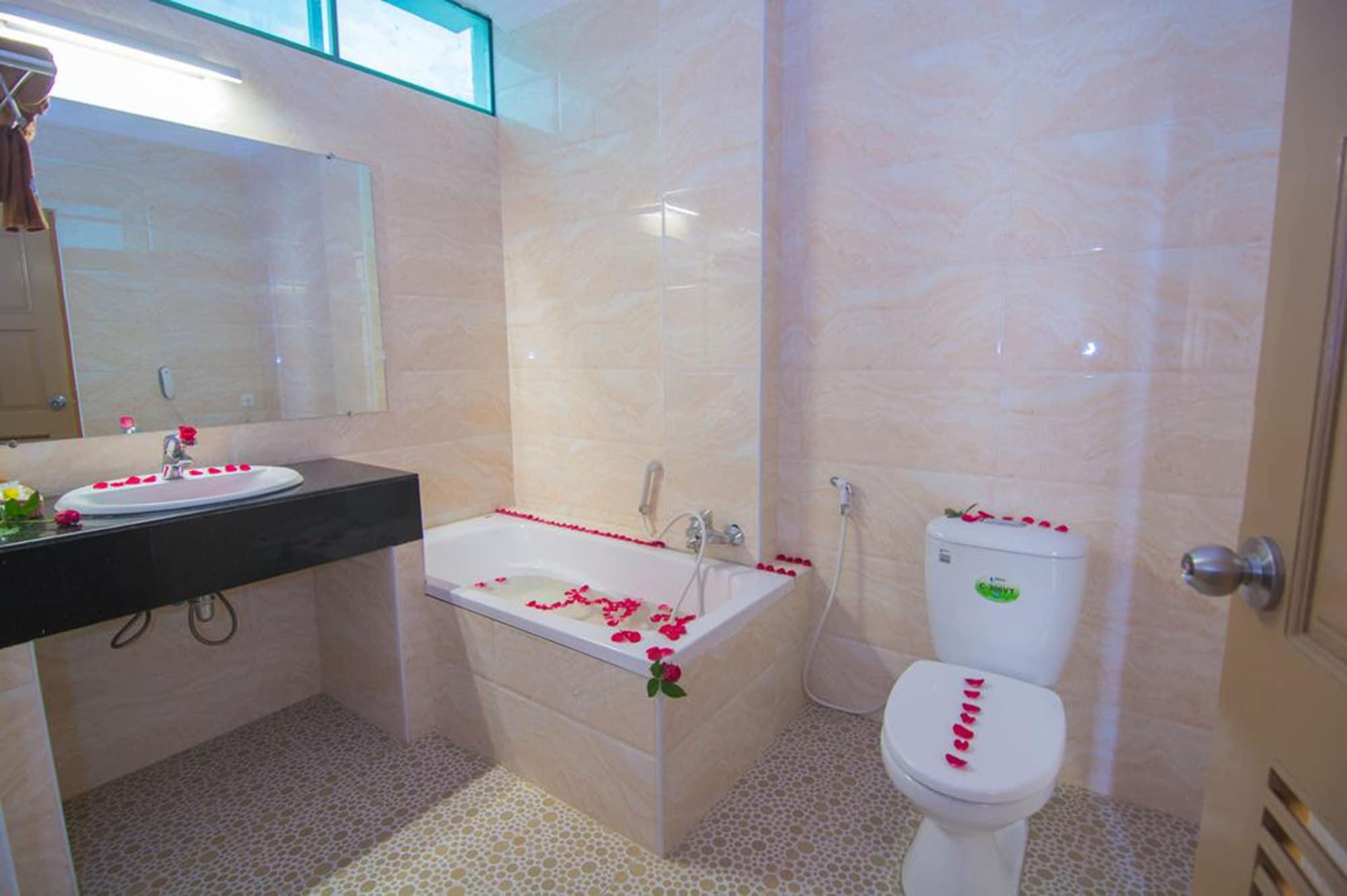 Royal Inlay Hotel Nyaung Shwe Ngoại thất bức ảnh