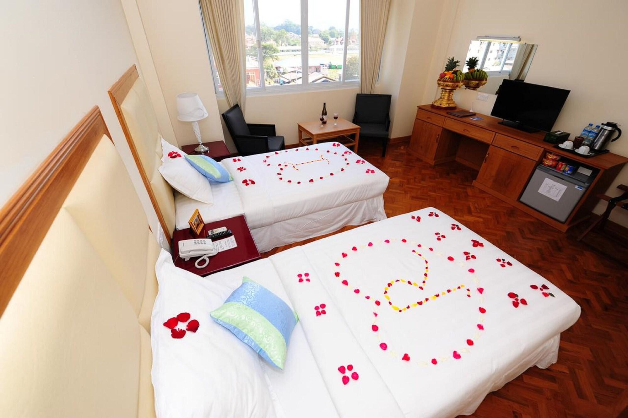 Royal Inlay Hotel Nyaung Shwe Ngoại thất bức ảnh