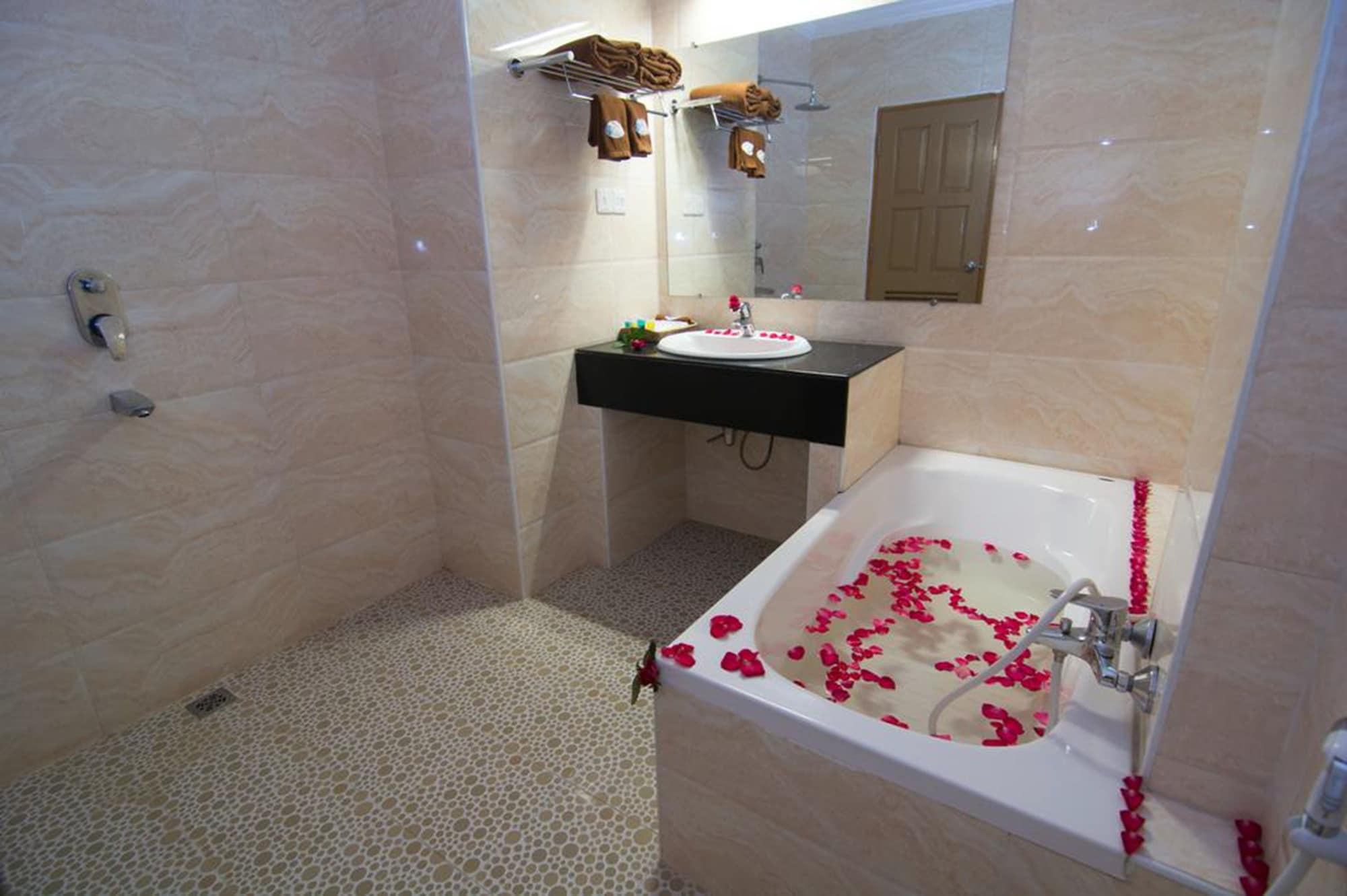 Royal Inlay Hotel Nyaung Shwe Ngoại thất bức ảnh