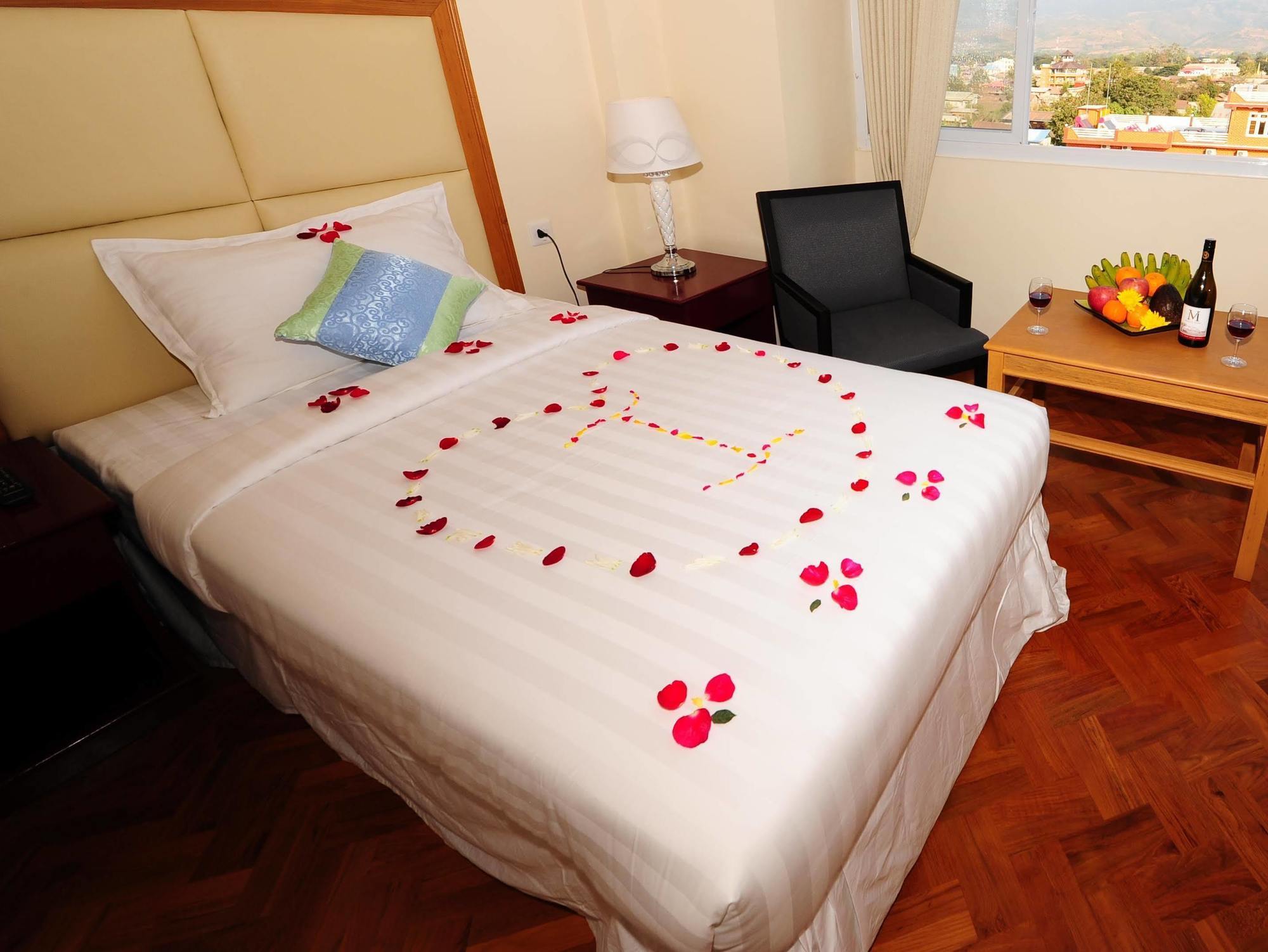 Royal Inlay Hotel Nyaung Shwe Ngoại thất bức ảnh
